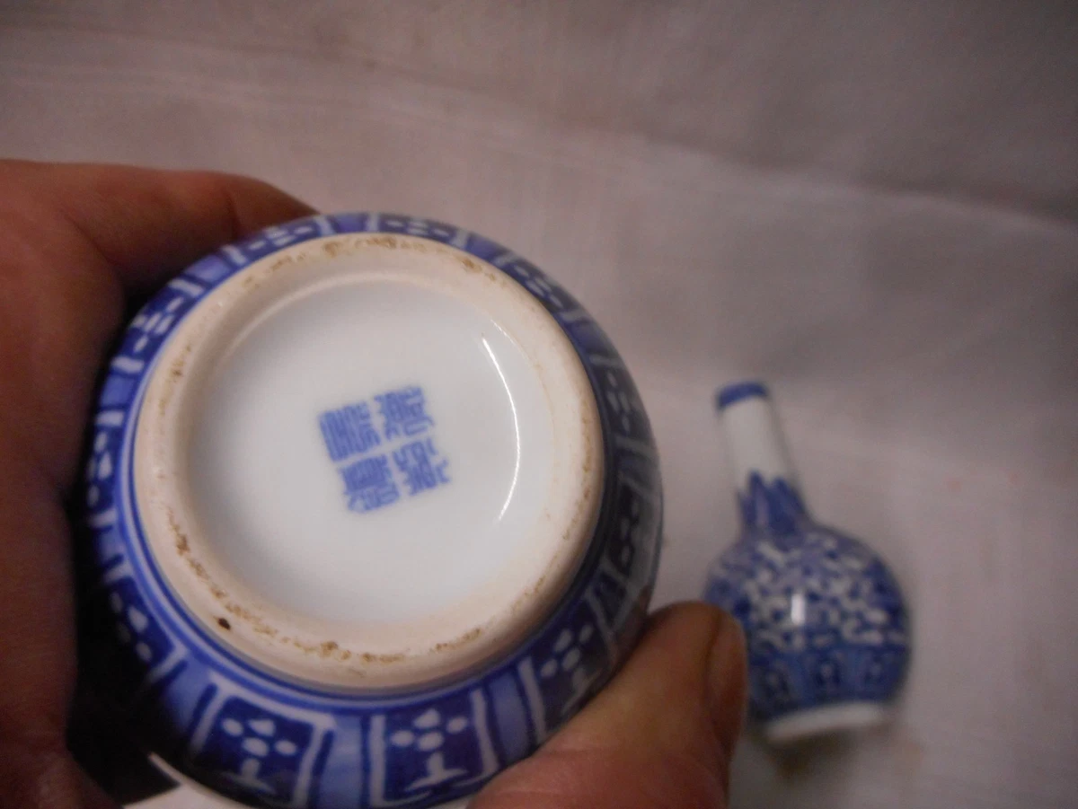 pair of blue and white chinese vases