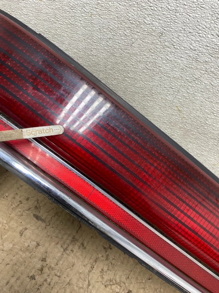 Luz trasera izquierda Buick Roadmaster 1991 a 1996 OEM U6522 DG Foto 4 de 4