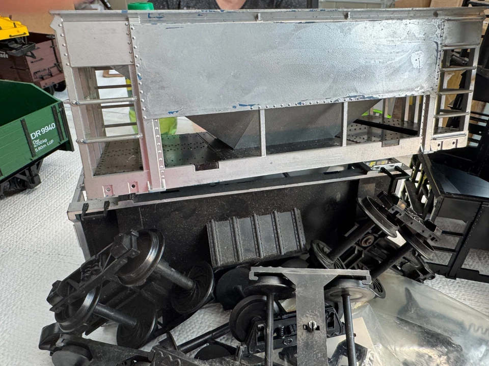 🚂 G SCALE - UNBRANDED - ORE CAR , BOXCAR, FRAMES , WHEEL ASSEMBLIES  L👀K💥G784 - Image 2 of 4