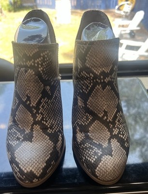 Women s faux Snakeskin Booties Fergalicious Charley Size 8M by Fergie