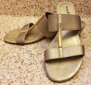 coach and four sandals