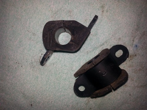 TOYOTA YARIS  P13 Halter Stabilisatorlagerung vorne 48815 0D100