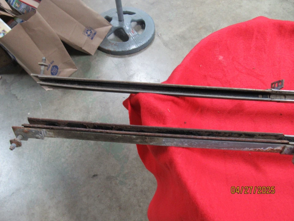 Pontiac 1948 rayas plateadas ventana puerta delantera - divisor de ventilación Rh-Lh Foto 3 de 4