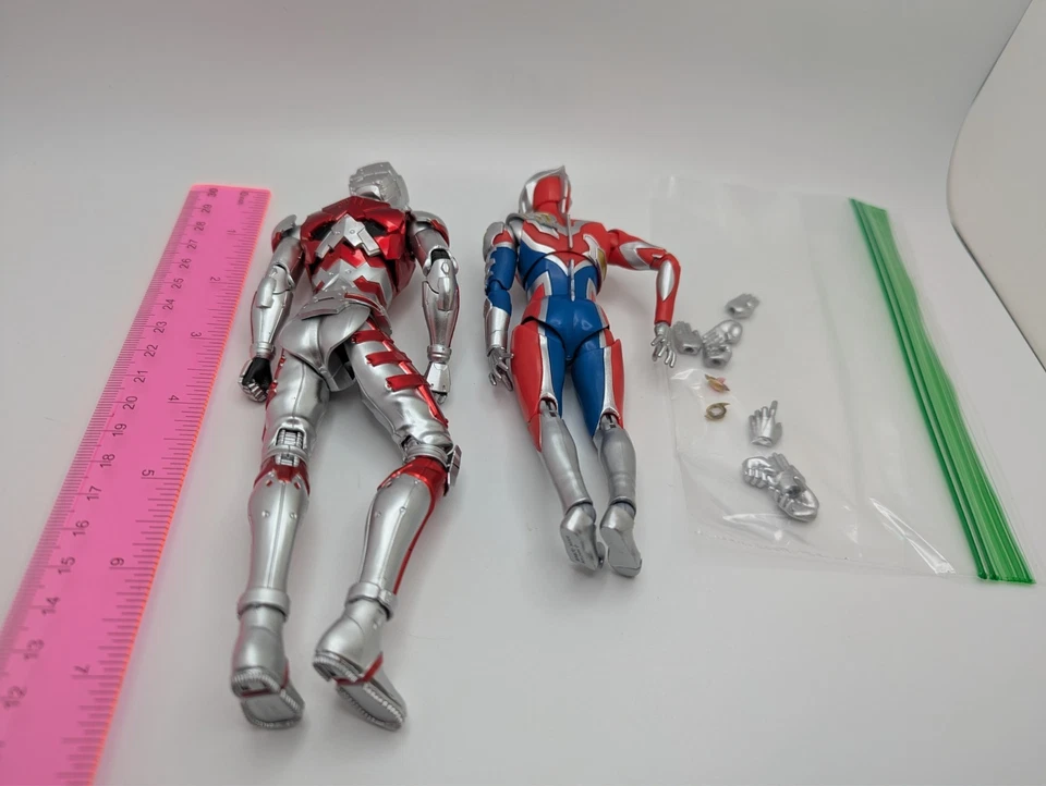 Tamashii Nations Ultraman S.H. Lote de 2 flashes Figuarts & Ultraman Decker Foto 4 de 4