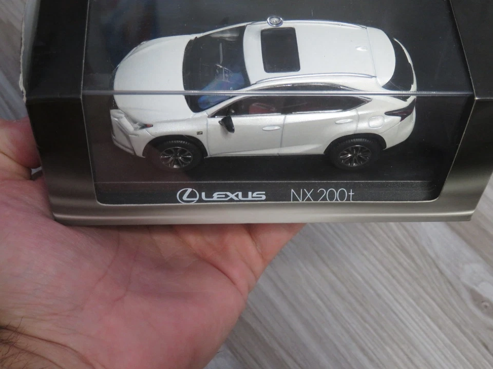 Lexus 1:43 модель автомобиля NX200T официальный редкая литая Kyosho - Изображение 2 из 4