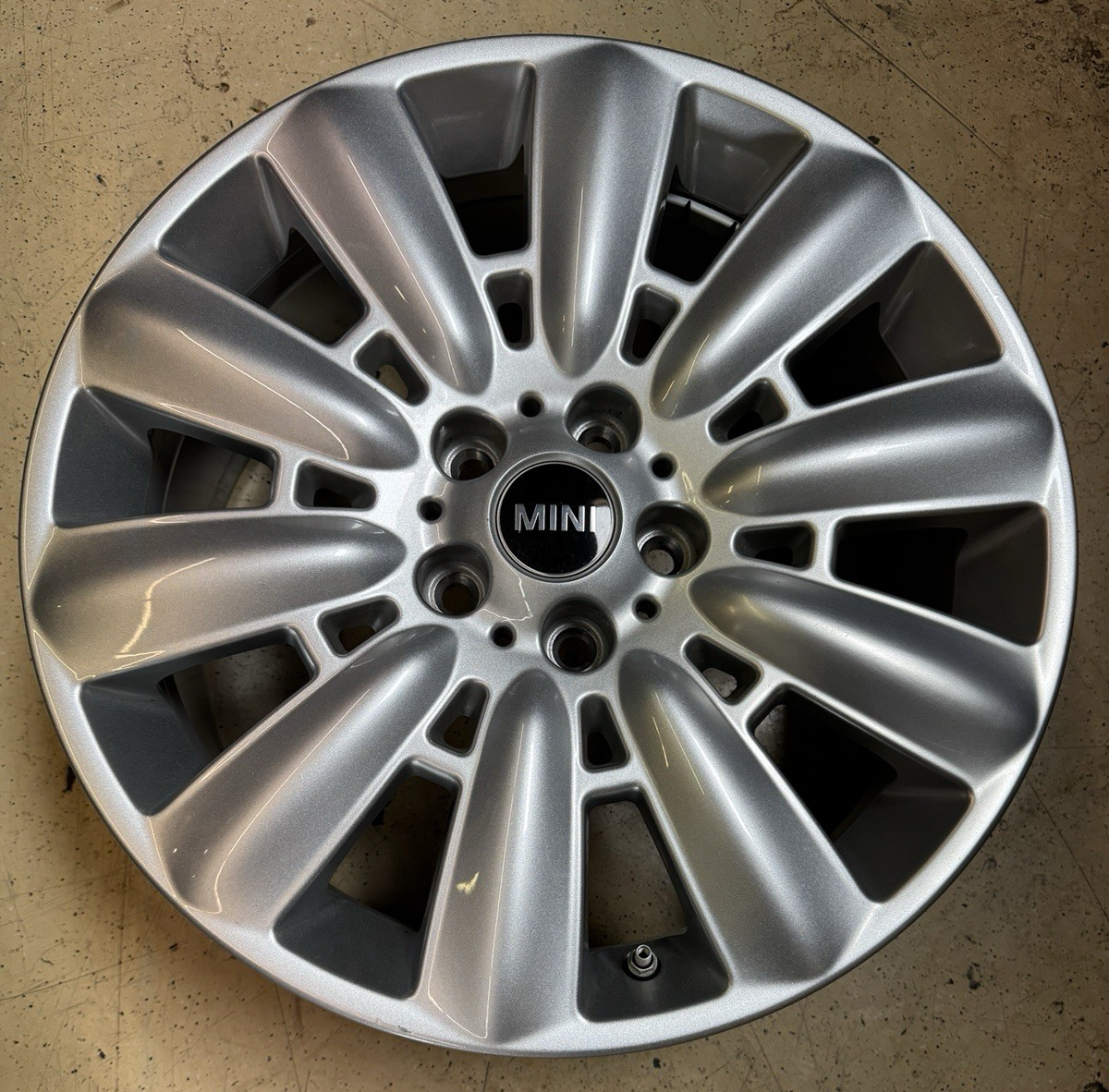 【美品】AMS QC1237 16×8J MINI Cooper Countryman 18 x 7.5 2018-2024 OEM Wheel 36116856033