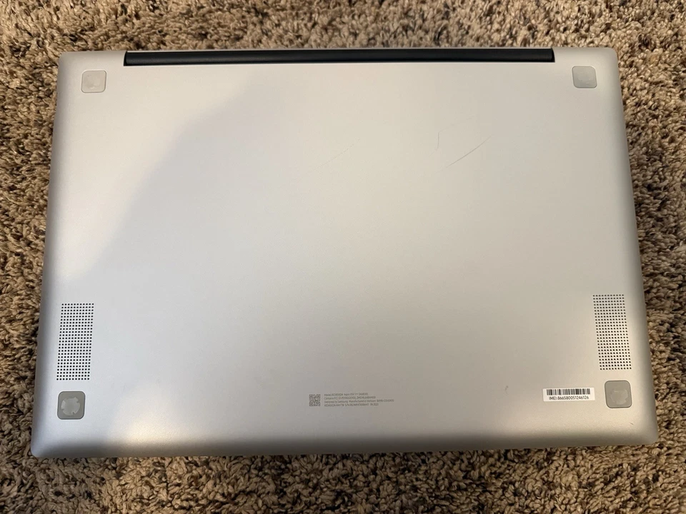 Samsung Galaxy Chromebook Go 14" 32 GB Wifi/Celular Plateado Desbloqueado Todos los Portadores Foto 4 de 4