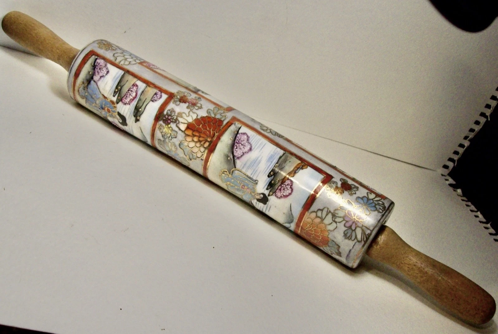 NIPPON JAPANESE CERAMIC POTTERY ROLLING PIN with GEISHA in FLOWERING LANDSCAPE