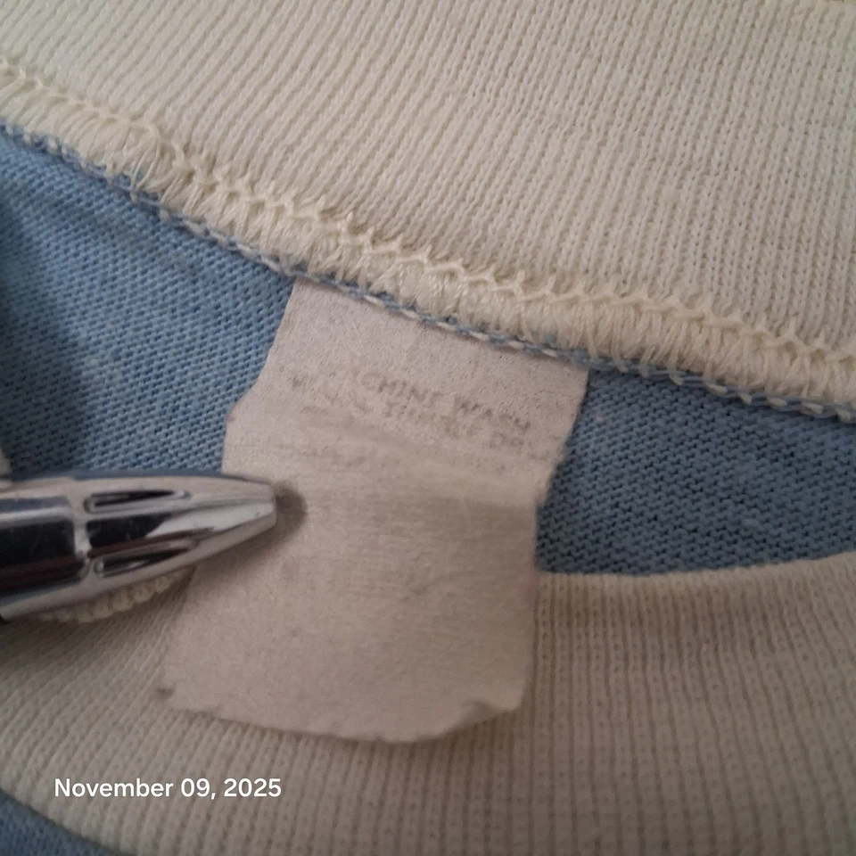 Camiseta Vintage 1975 Zodiac Scorpio Timbre Talla Mediana Azul Puntada Única Años 70 Foto 4 de 4