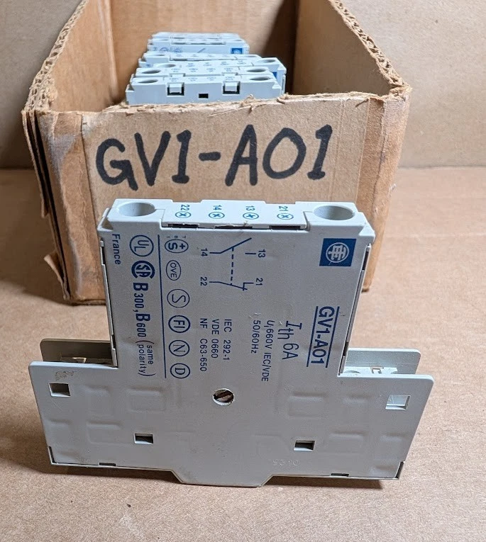 Bloque de contactos auxiliares Telemecanique GV1-A01 / GV1A01, 1NO+1NC, 6A (Nuevo NB) Foto 2 de 4