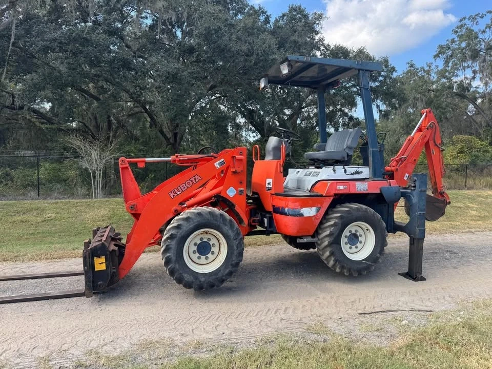 Retroexcavadora cargadora de ruedas Kubota R420 Foto 4 de 4