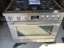 Bosch 800 Series HGS8655UC 36" Stainless  Gas Range with 6 Sealed Burners Images