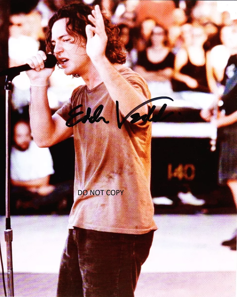 PEARL JAM LIVE Autographed Signed 8x10 Reprint Photo YOUNG Eddie Vedder