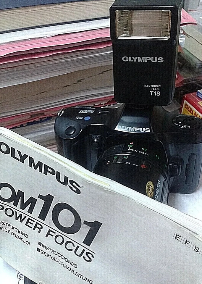 OLYMPUS OM 101 VINTAGE ANALOGICA CON FLASH T18 ZOOM 28-85 E LIBRETTO OTTIMA - Immagine 2 di 4