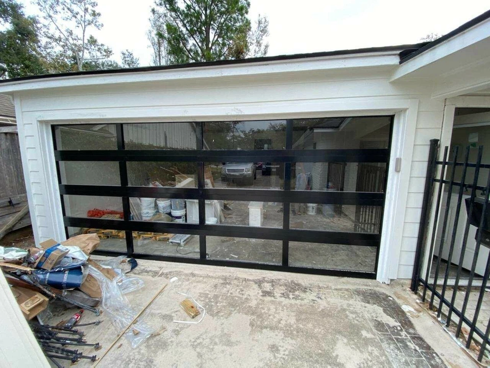 Puerta de garaje con vista completa de 16 pies por 8 pies marco negro mate anodizado con vidrio transparente Foto 2 de 4