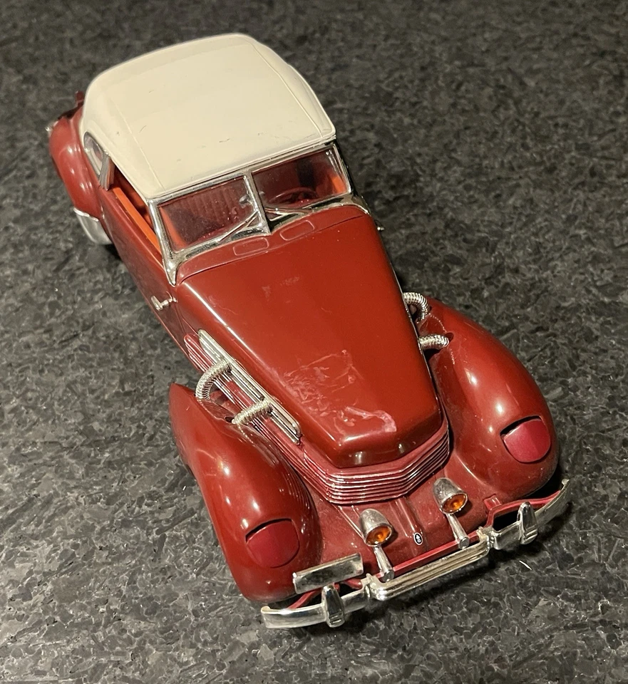 Литая модель кабриолета A 1937 шнур 812. Масштаб 1:18 - Изображение 2 из 4