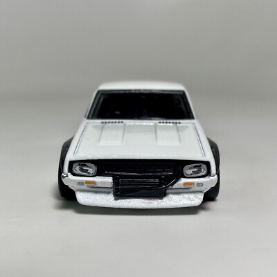 Hot Wheels Premium Nissan Skyline 2000GT-R LBWK White 1:64 Diecast