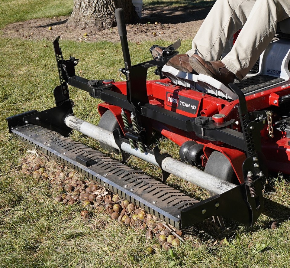 swinging-tool-bar-and-rake-ezra-lawn-care-equipment-mounts-on-a-zero