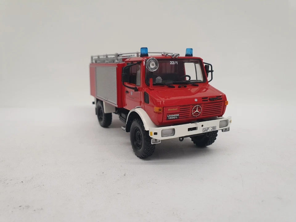 1/43 SUPER RARE MERCEDES UNIMOG 1300L TLF8/18 FF 1985 MINICHAMPS 439033071 - Image 4 of 4