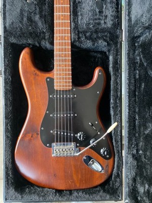RARITÄT: Fender FSR* Reclaimed Eastern Pine Stratocaster , Dark Stain