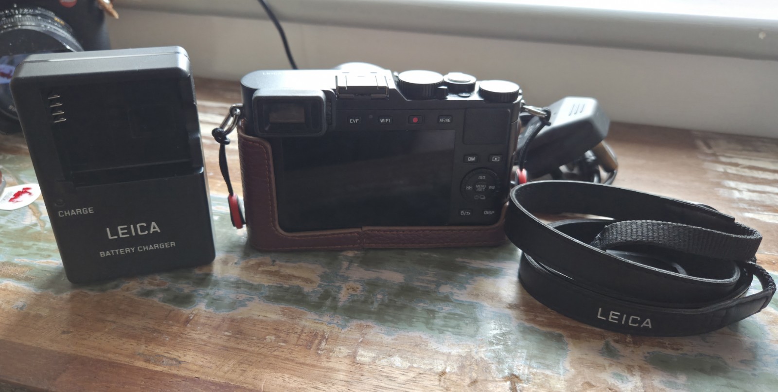 Leica D-Lux Typ 109 Compact Digital Camera With CF-D Flash unit