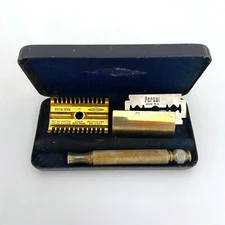 Vintage Gillette Safety Razor Blue Lined Cased Set