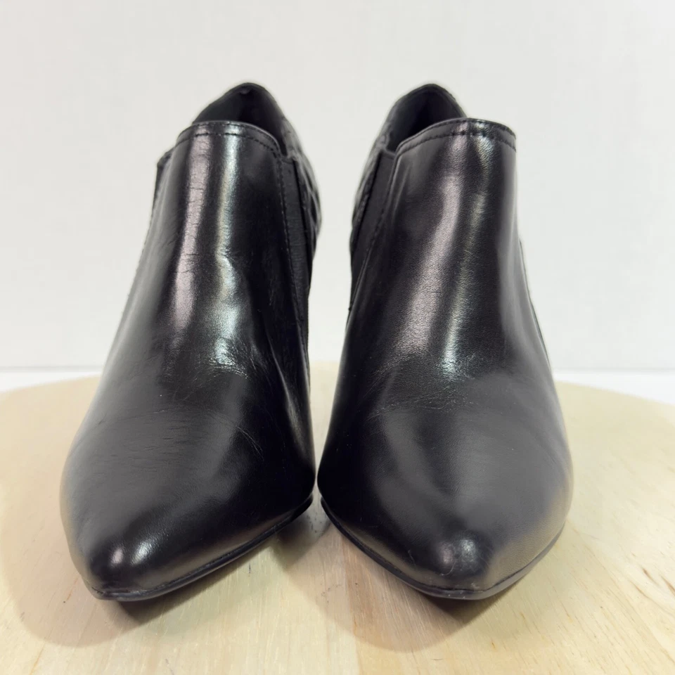 ISAAC MIZRAHI ¡EN VIVO! Tacones negros para mujer talla Botines de cuero de 7,5 M zapatos acolchados - Imagen 4 de 4