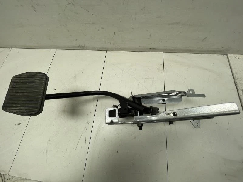 2006 VOLVO XC90 BRAKE PEDAL OEM+ - Image 2 of 4