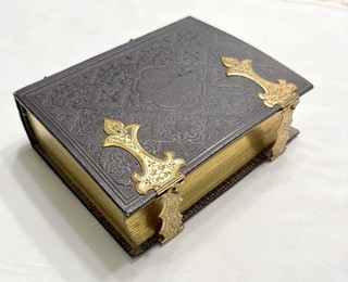 Antique Victorian Tintype CDV Cabinet Card Embossed Leather Photograph Album