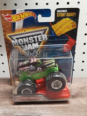 Hot Wheels Monster Jam Truck Purple Grave Digger Stunt Ramp Green Cage 1:64