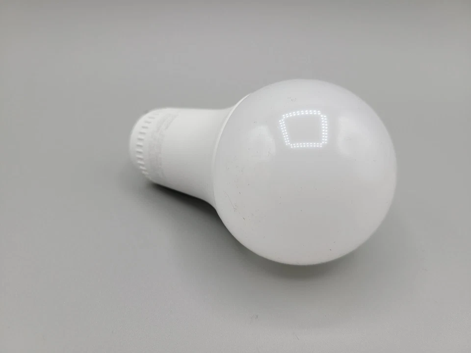 NEW SYLVANIA 78107 LED A19 Bulb 5000K Daylight 8.5W 120V GU24 Base Dimmable - Image 4 of 4