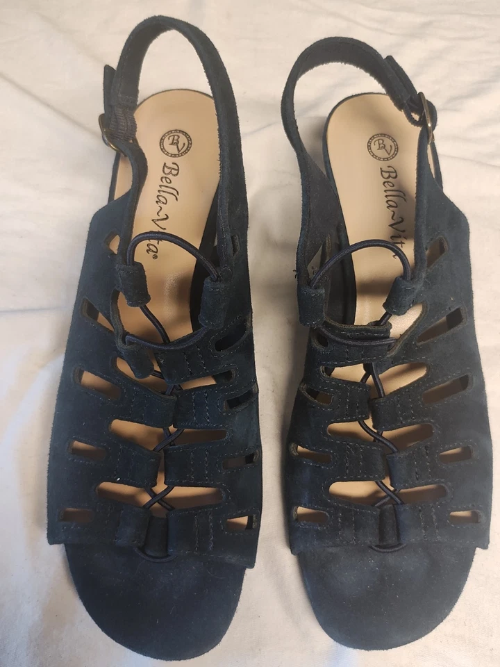 Zuecos de gamuza azul Bella Vita para mujer talla 8 WW zapatos de cuero correas punta abierta usados en excelente estado Foto 2 de 4