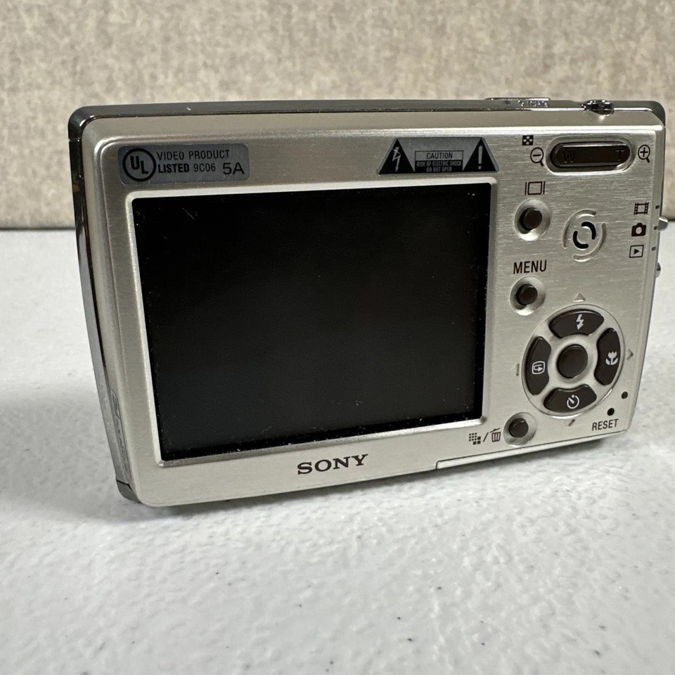 Sony CyberShot DSC-T33 Digital Camera 5MP 3x Optical Zoom CCD 100