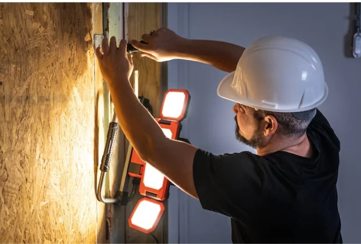 LUZ DE TRABAJO LED CRAFTSMAN 3000 LÚMENES - 3 cabezales - USB - Enchufe de corriente incluido Foto 2 de 4