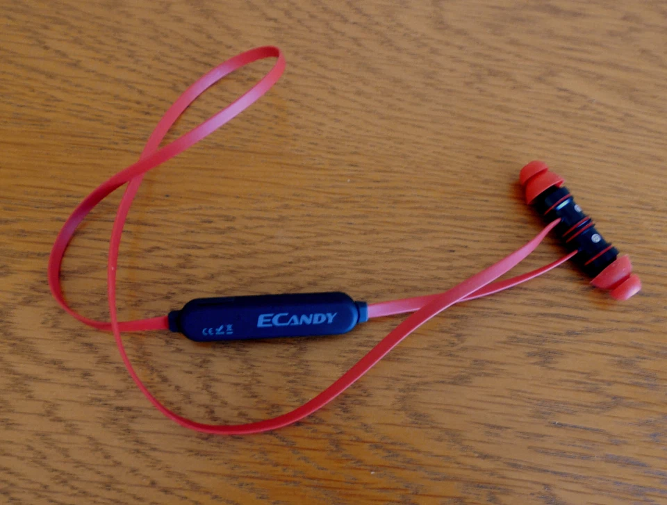 Auriculares de goma magnéticos ECandy Bluetooth rojo/negro Foto 2 de 4