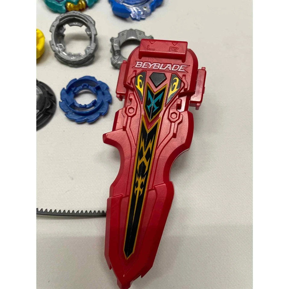 Lote BeyBlade Burst 2017 Lanzador Rip Cord Spinners Piezas  Foto 2 de 4