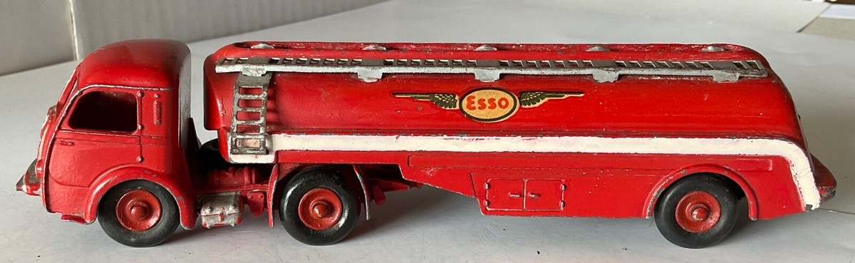 ミニカー Dinky Toys 32c Citerne Titan ESSO FRENCH DINKY TOYS 32C. PANHARD CITERNE TITAN ESSO TANKER. VERY