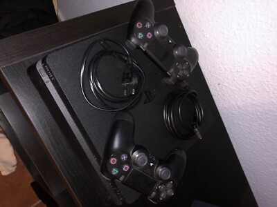 PS4 Slim 500gb im perfekten Zustand zu verkaufen + 2 Controller und HDMI Kabel. 