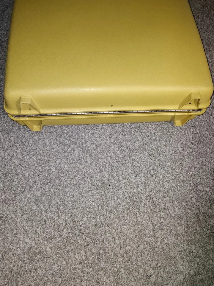 VTG LARGE 16 x21 SAMSONITE Aspen Hard Shell SUITCASE 1960s-70'S + Key Works - Image 3 of 4