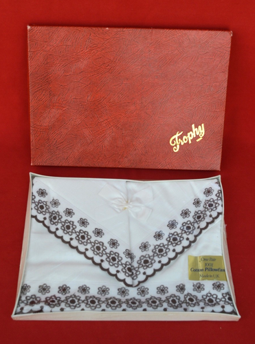 SEALED!   VINTAGE TROPHY 100% COTTON PILLOWCASES - SCALLOPED EDGE - FREE SHIP! - Picture 1 of 5