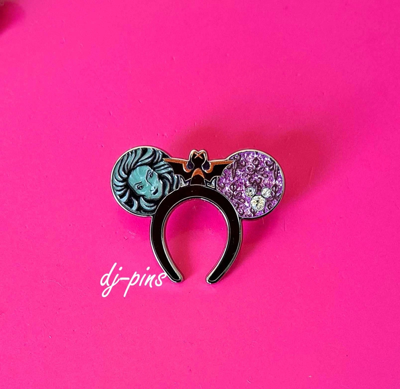 DLR 2026 Hidden Disney Wave A Headbands Super Chaser Pin Madame Leota
