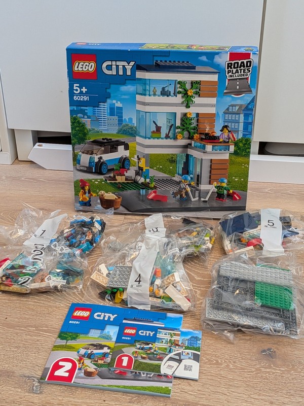 LEGO 60291 City Modern Family House - New!