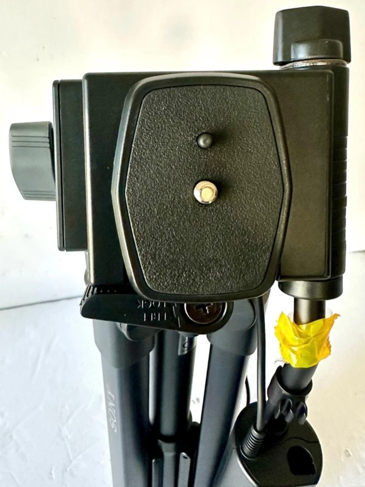 Sony VCT-60AV w/ In Grip Remote Control Tripod - Image 4 of 4