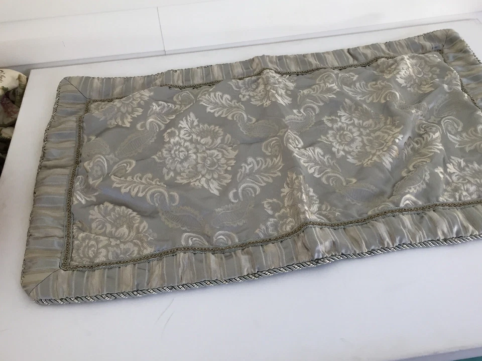 JC Penney Individual 37x21" Almohada Falsa Verde Salvia Damasco Floral Poliéster Pesado Foto 2 de 4