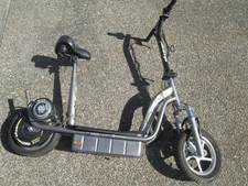 Currie EZip 750 Electric Folding Scooter w/ Seat & Aluminum Wheels Adult Fun!