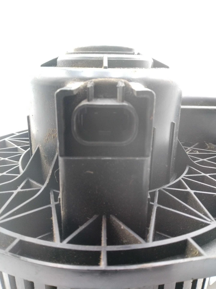 2012 Chevrolet Suburban 1500 HVAC Blower Motor OEM Tan 25783777 203K Miles - Image 2 of 4