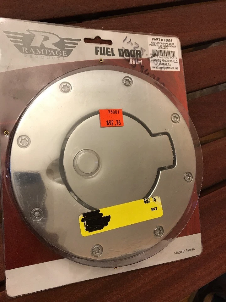 Крышка топливной двери Rampage для 07–18 Wrangler JK/JKU в нормандском стиле 75001 - Изображение 2 из 4