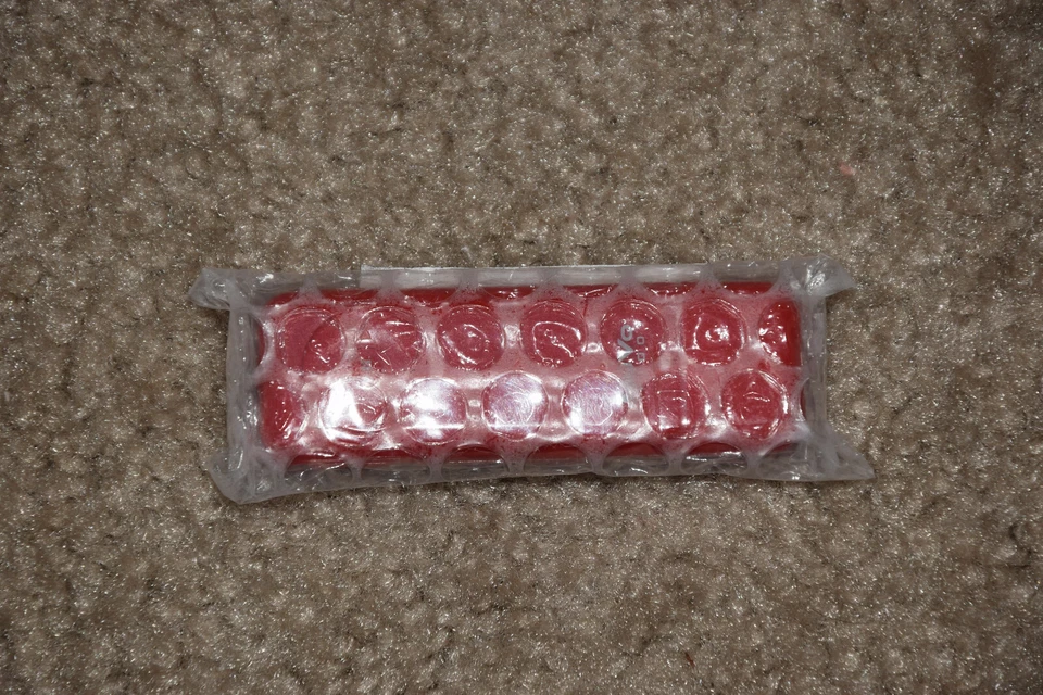 Creative MuVo T100 4 GB Red Digital Media Sport USB Thumb Flash Drive MP3 Player - Image 4 of 4