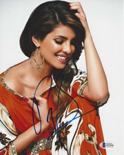 PRIYANKA CHOPRA JONAS SEXY ACTRESS SIGNED 8x10 PHOTO 11 PROOF BECKETT COA BAS