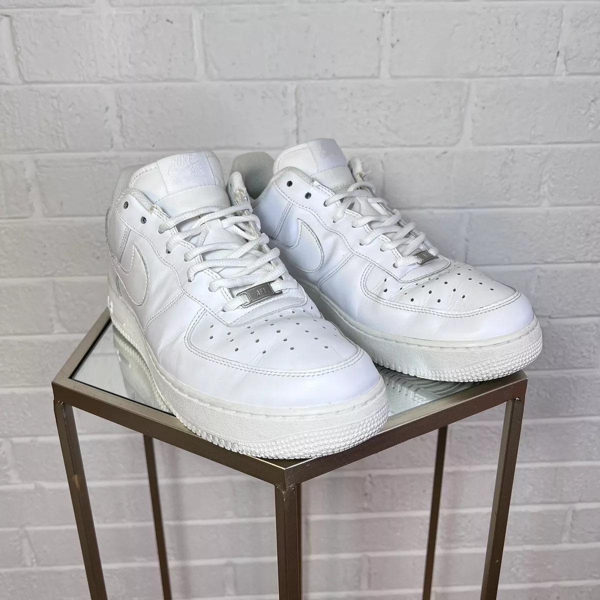 Nike Air Force 1 Low 'Triple White'. Nike SNKRS